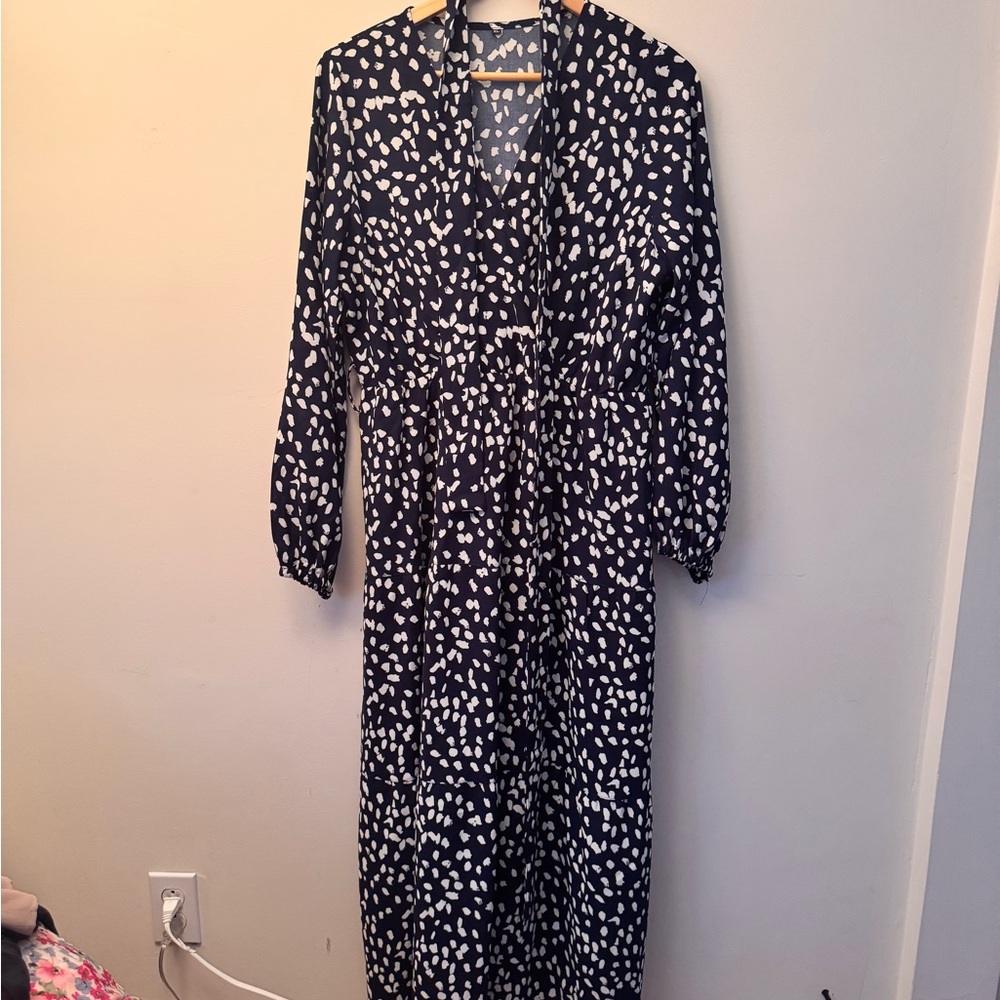 Amazon Black and White Maxi Dress with V-Neck